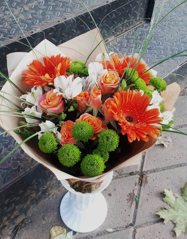 Букет цветов из: Герберы, Хризантемы, Альстромерии и Розы в Харпе
