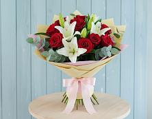 Букет цветов из:  Лилии и Розы в Харпе