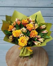 Букет цветов из:  Альстромерии и Розы в Харпе