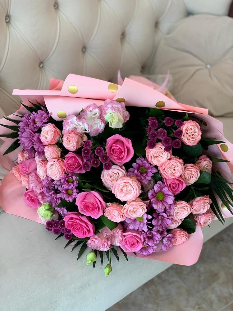 Букет цветов из: Хризантемы, Розы и Лизиантусы в Харпе