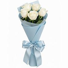 Букет 5 Белых роз Проуд в Харпе