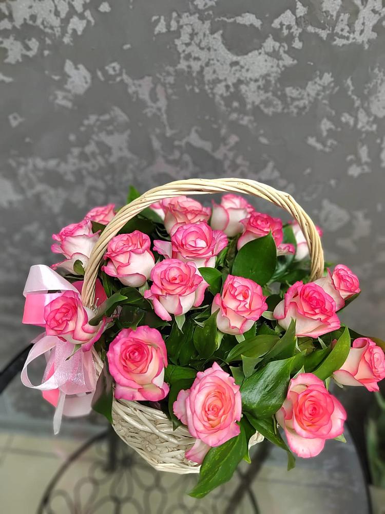 Цветочная композиция из Розы в корзине в Харпе