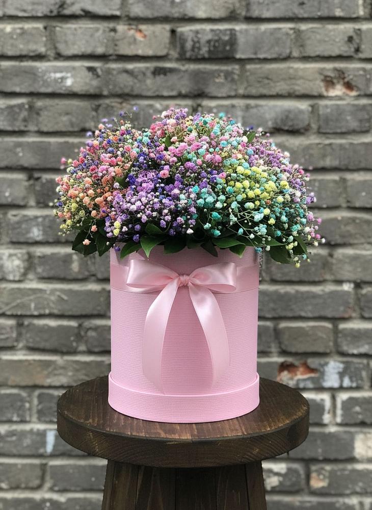 Цветочная композиция из Гипсофила и Розы в шляпной коробке в Харпе