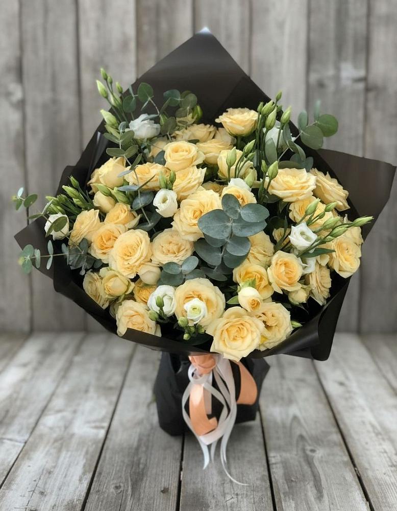 Букет цветов из: Розы и Лизиантусы в Харпе