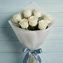 Букет 7 Белых роз Эдлесс Лав в Харпе