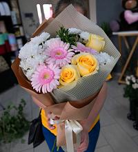 Букет цветов из:  Герберы, Розы и Хризантемы в Харпе