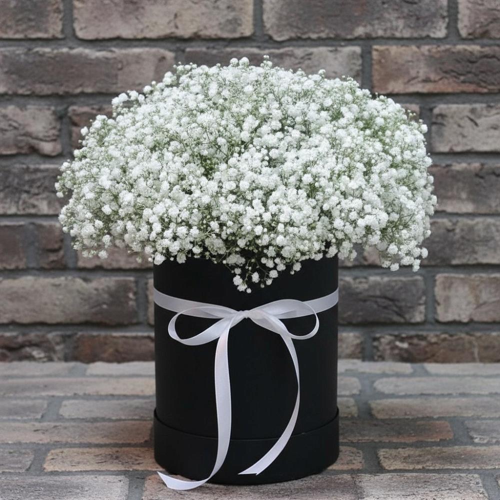 Цветочная композиция из Гипсофила в шляпной коробке в Харпе