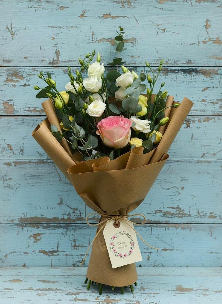 Букет цветов из: Розы и Лизиантусы в Харпе