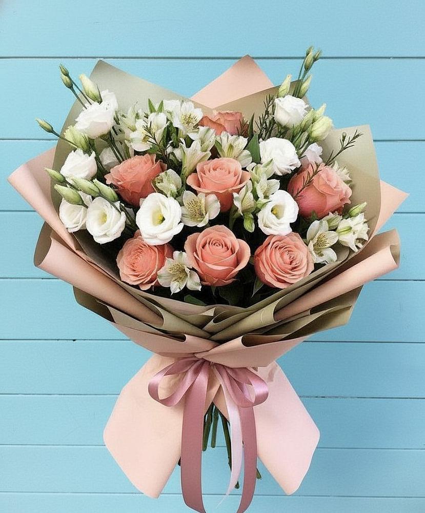 Букет цветов из: Розы, Альстромерии и Лизиантусы в Харпе