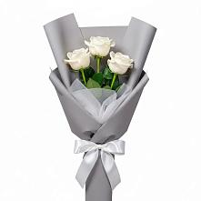 Букет 3 белые розы в Харпе