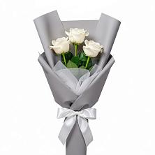 Букет 3 белые розы в Харпе