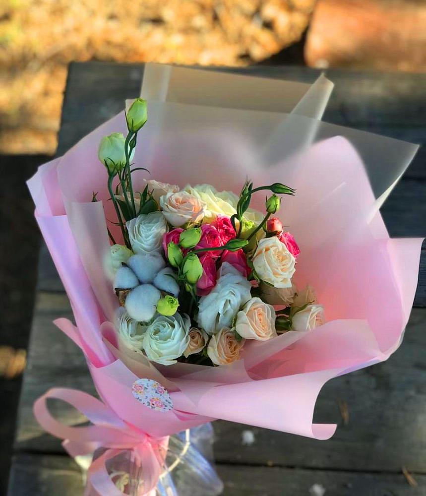 Букет цветов из: Розы и Лизиантусы в Харпе