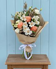 Букет цветов из:  Альстромерии, Лизиантусы, Розы и Хризантемы в Харпе