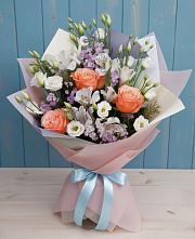 Букет цветов из:  Лизиантусы, Розы, Альстромерии и Гипсофила #REPLACE_PRED# Харпе