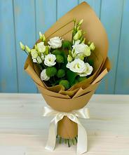 Букет цветов из:  Хризантемы и Лизиантусы в Харпе