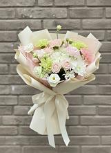Букет цветов из:  Гвоздики, Розы, Лизиантусы и Хризантемы в Харпе