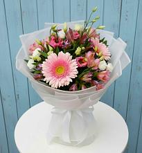 Букет цветов из:  Герберы, Альстромерии и Лизиантусы в Харпе