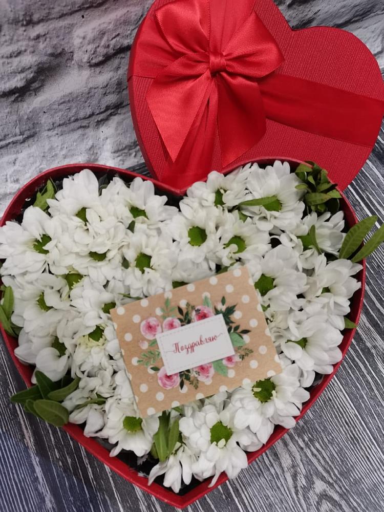 Цветочная композиция из Хризантемы в виде сердца в Харпе