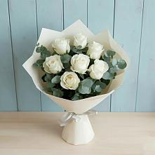 Букет Белые розы в Эвкалипте в Харпе