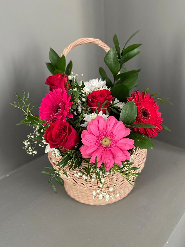 Цветочная композиция из Розы, Хризантемы и Герберы в корзине в Харпе