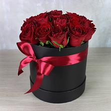 Цветочная композиция из Розы в шляпной коробке в Харпе