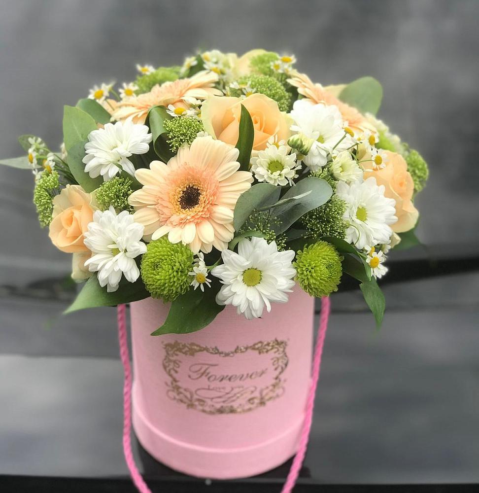 Цветочная композиция из Розы, Герберы и Хризантемы в шляпной коробке в Харпе