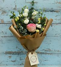 Букет цветов из:  Розы и Лизиантусы в Харпе