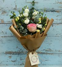 Букет цветов из:  Розы и Лизиантусы в Харпе