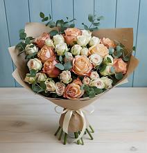 Букет цветов из:  Альстромерии и Розы в Харпе