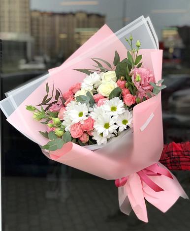 Букет цветов из: Розы, Лизиантусы и Хризантемы в Харпе