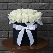 Цветочная композиция из Розы в шляпной коробке в Харпе