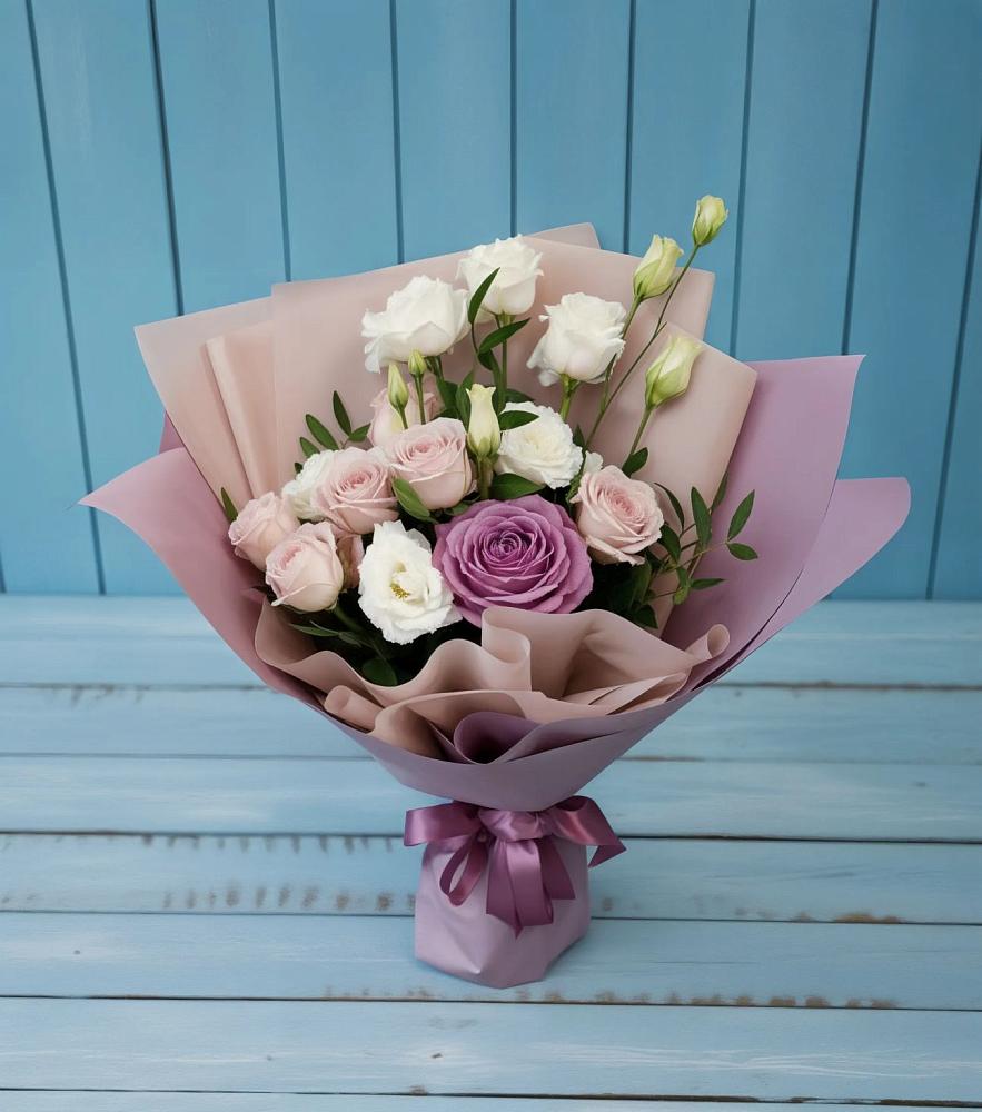 Букет цветов из: Розы и Лизиантусы в Харпе